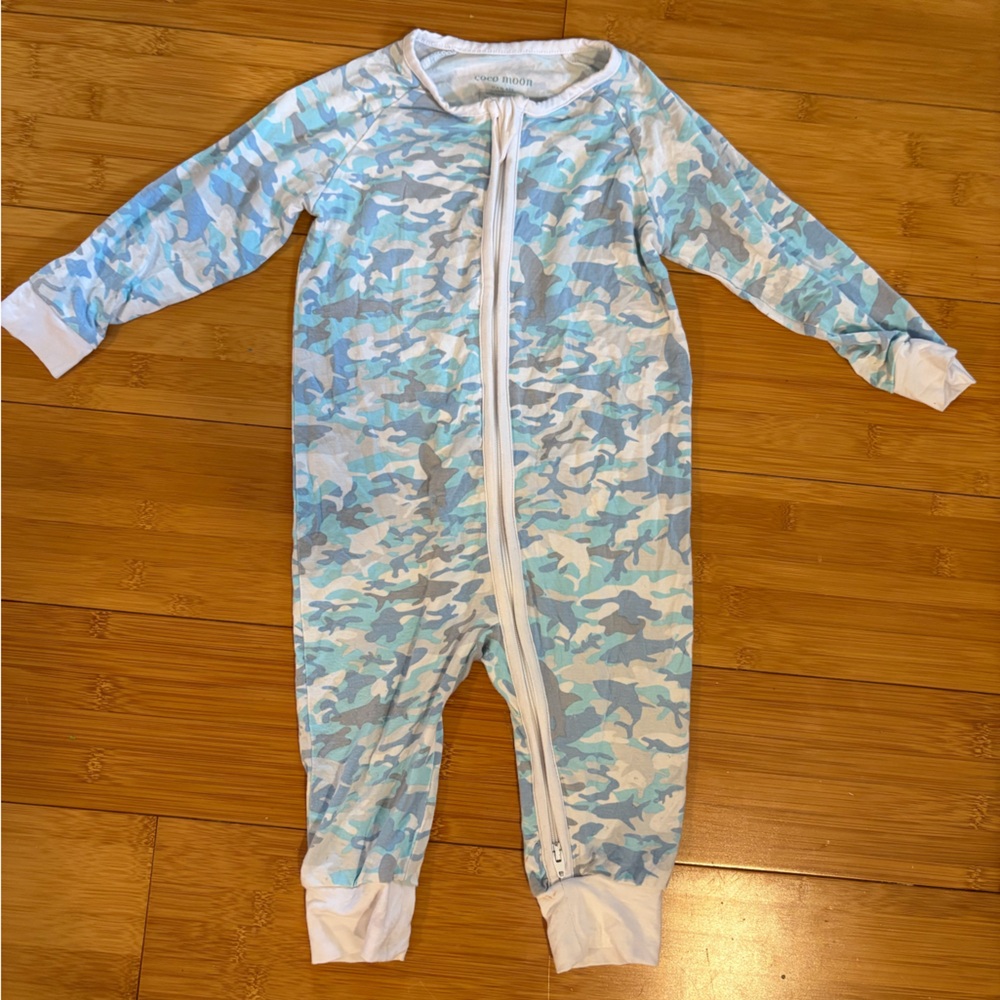 Coco moon bamboo onesie Kai